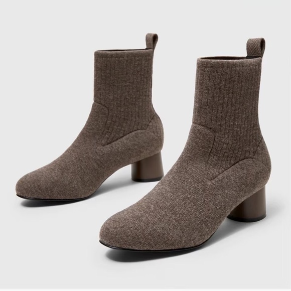 VIVAIA Shoes - VIVAIA Round Toe Chunky Heeled Boots - Tan Russet